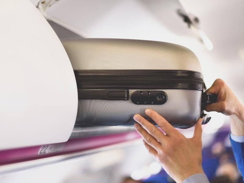 Cómo no tener problemas con tu equipaje de mano en el avión