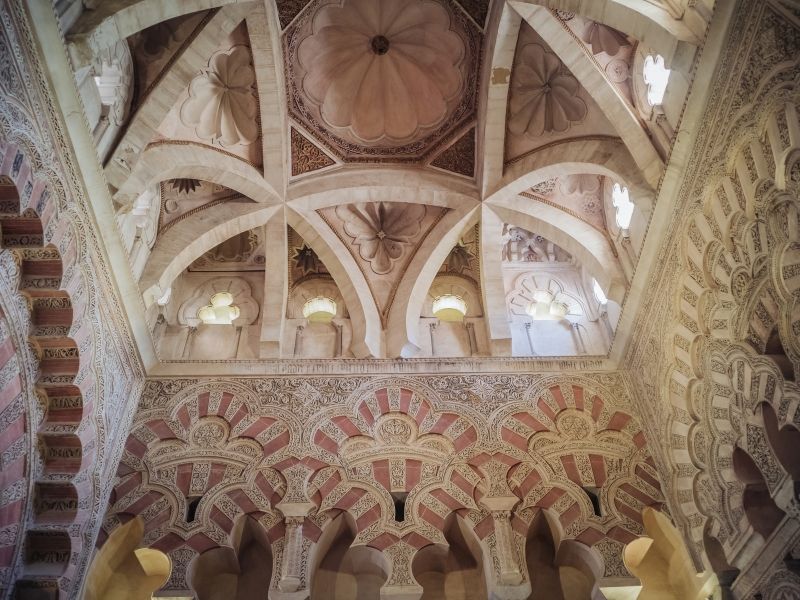 Descubre la historia oculta de Córdoba con visitas guiadas exclusivas